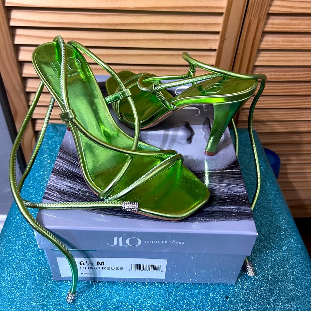 JLO Rainia 
Color: Green
Size: 6 1/2